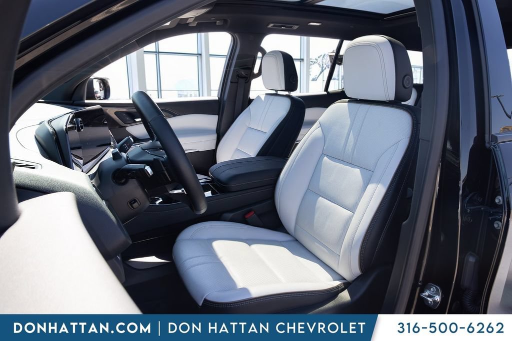 Used 2025 Chevrolet Traverse High Country w/ LPO, Floor Liner Package FWD image 14