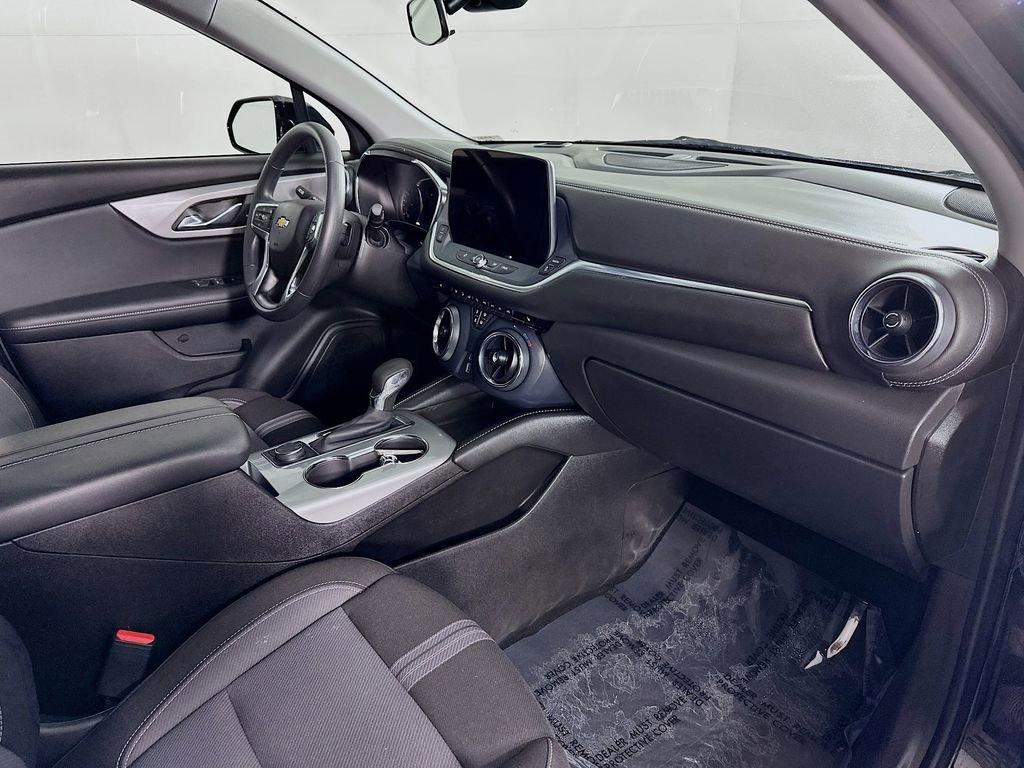 Used 2025 Chevrolet Blazer LT image 36