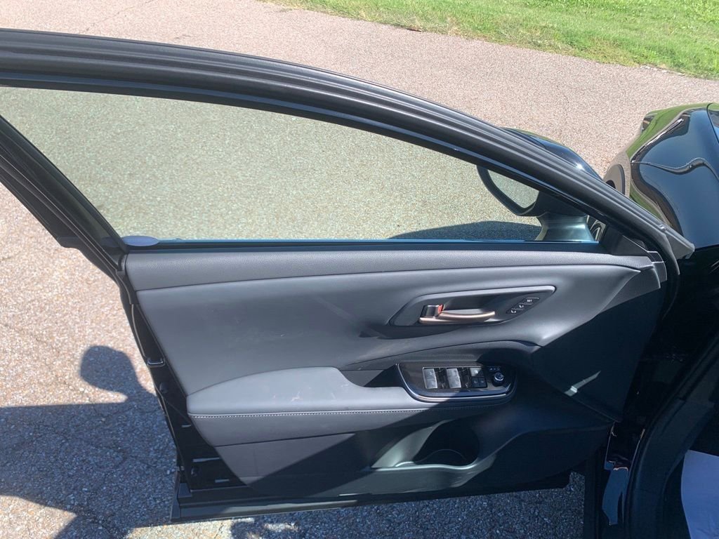 New 2026 Toyota Crown Platinum image 11