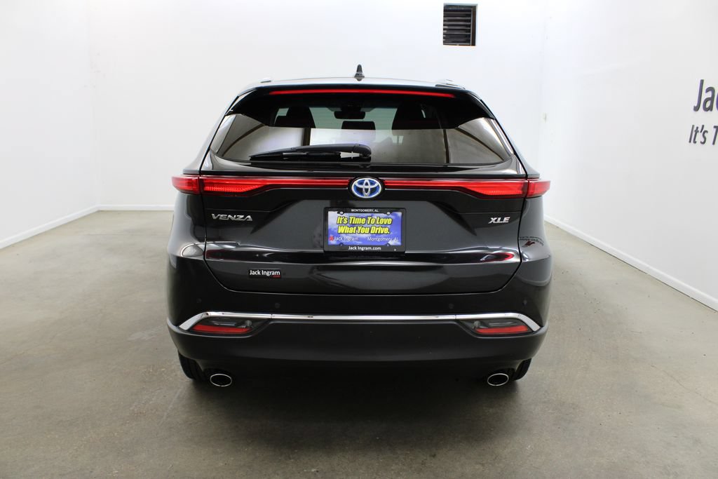 Used 2024 Toyota Venza XLE AWD/4WD image 4