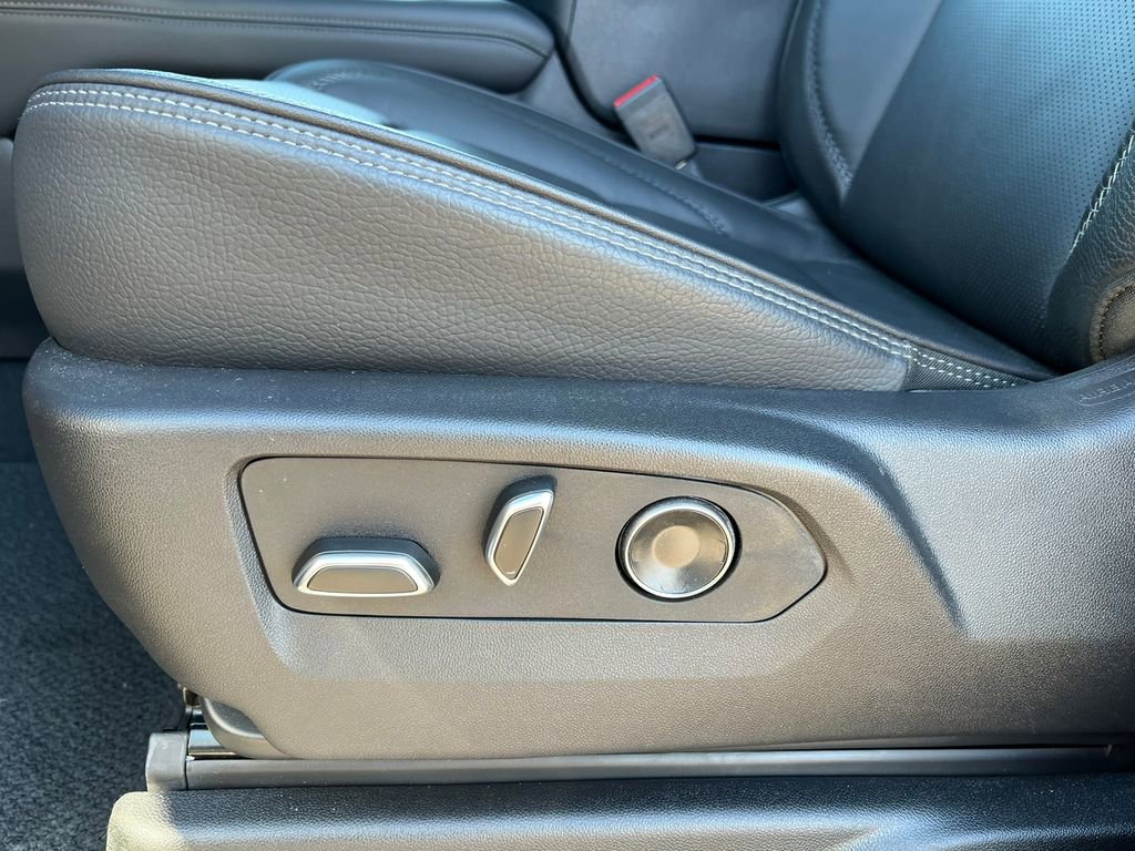 New 2025 GMC Yukon XL Denali w/ Denali Reserve Package image 14