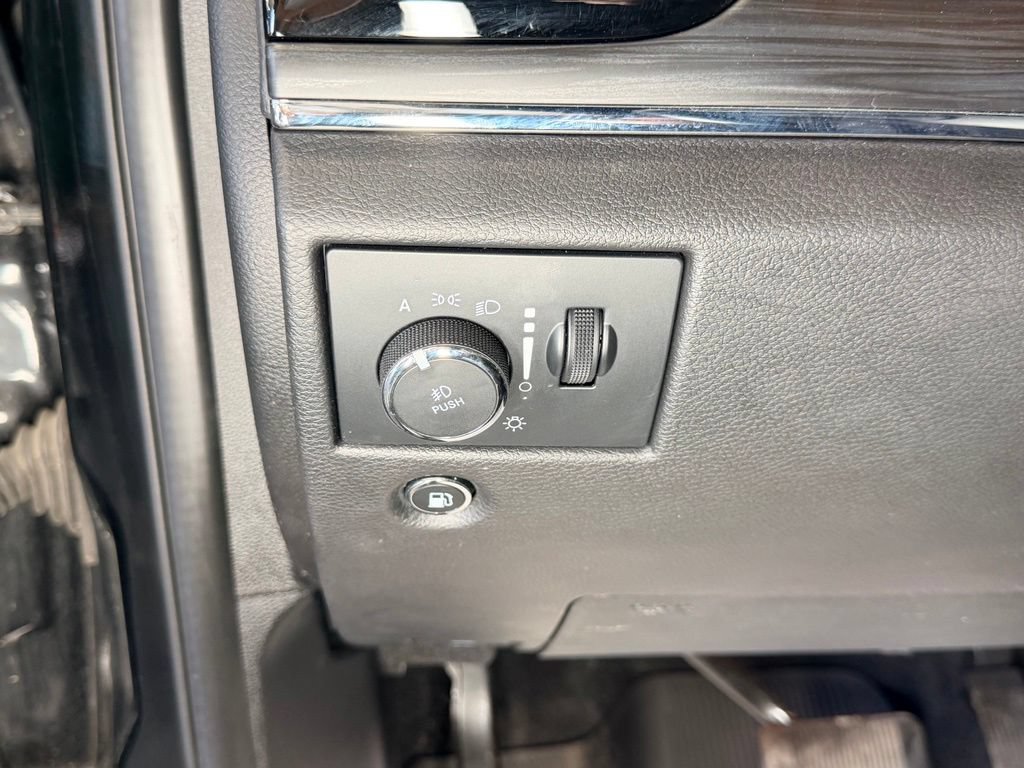 Used 2021 Jeep Grand Cherokee Limited AWD/4WD image 17