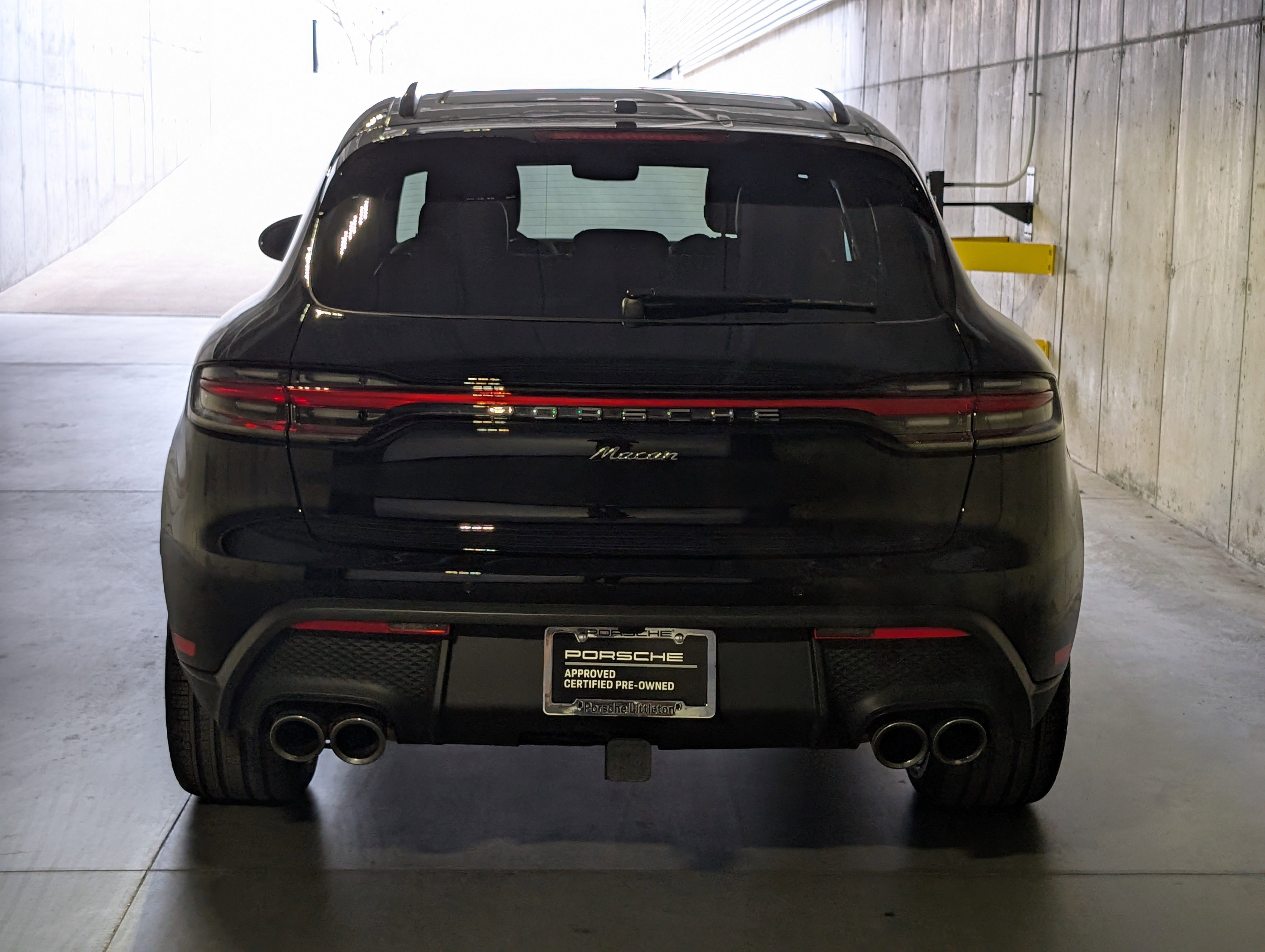 Certified 2025 Porsche Macan image 8