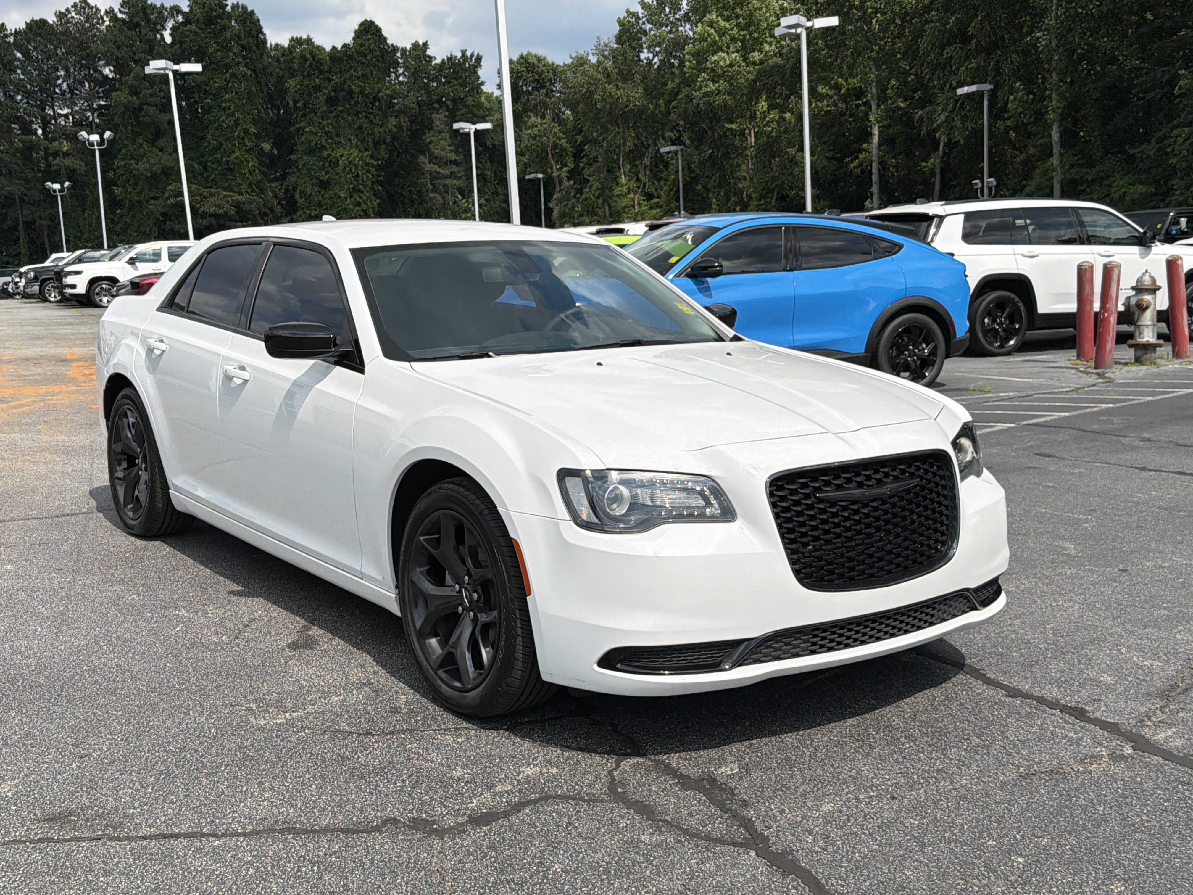 Used 2023 Chrysler 300 Touring w/ Sport Appearance Package RWD image 2