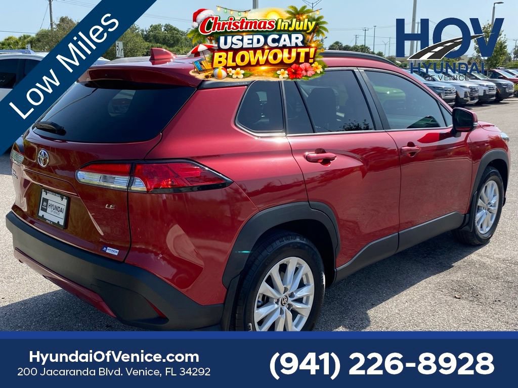 Used 2024 Toyota Corolla Cross LE w/ Moonroof Package FWD image 7