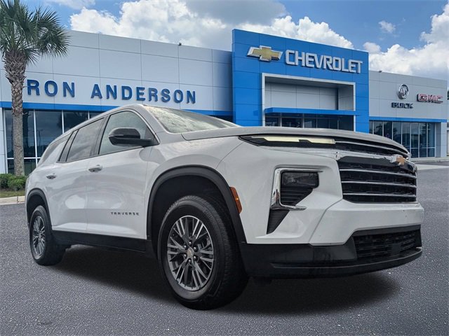 Used 2025 Chevrolet Traverse LT