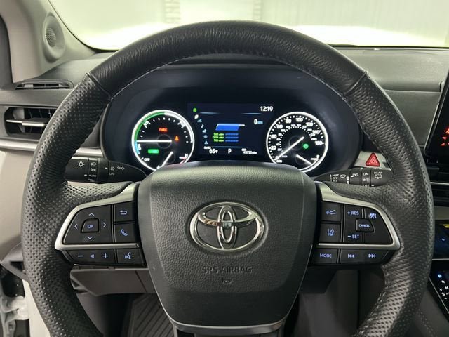 Used 2024 Toyota Sienna Limited AWD/4WD image 11