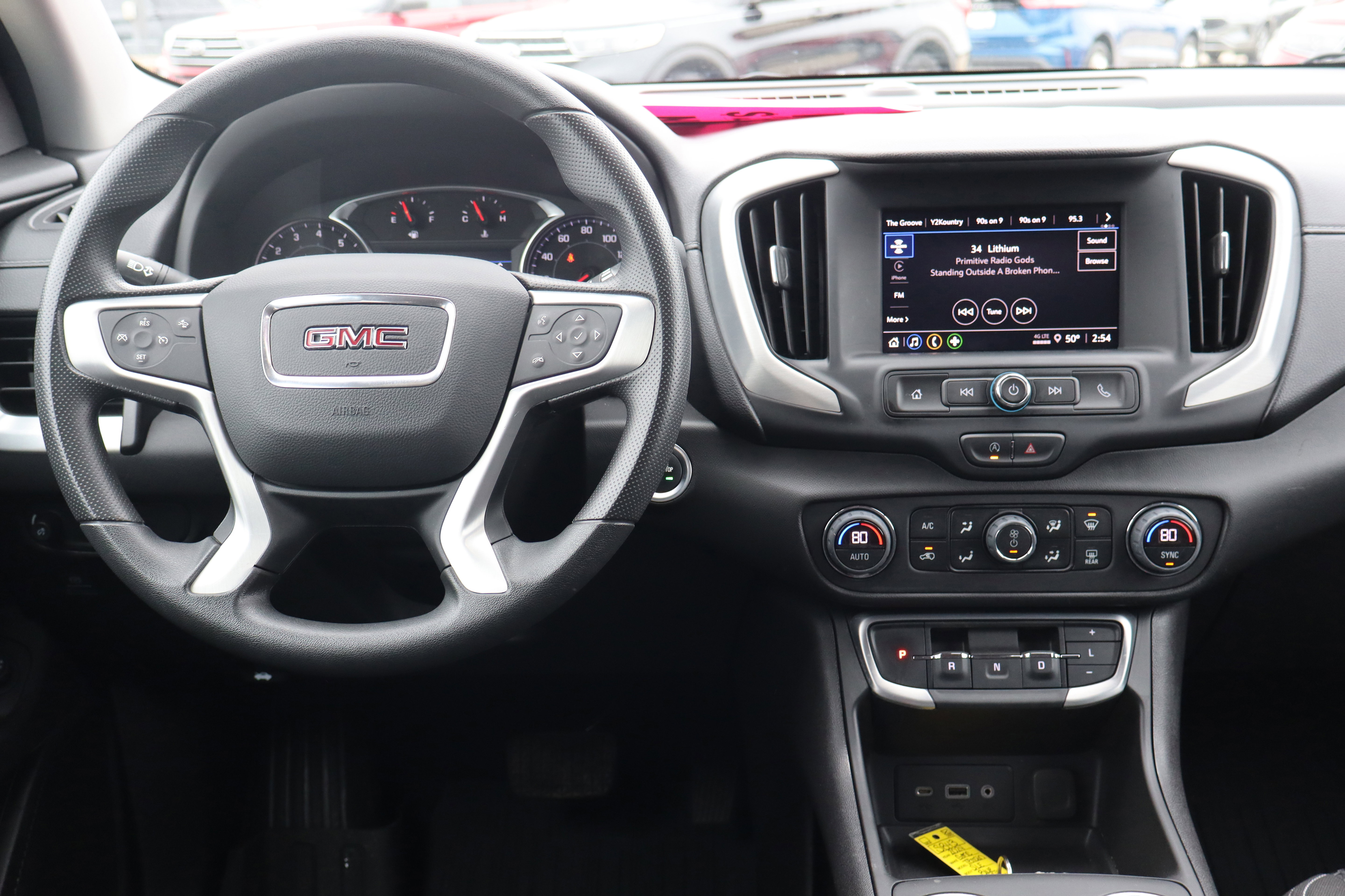 Used 2024 GMC Terrain SLE w/ Driver Convenience Package image 13