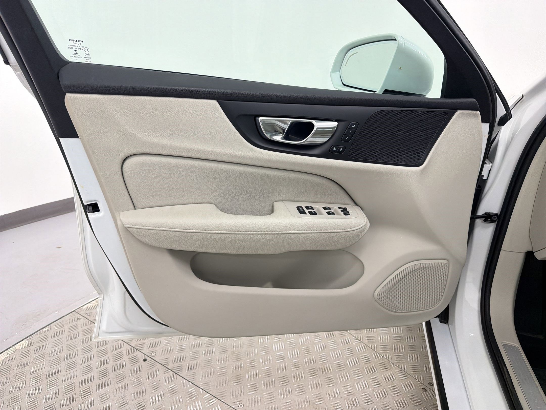 Used 2021 Volvo S60 T5 Momentum w/ Advanced Package image 19