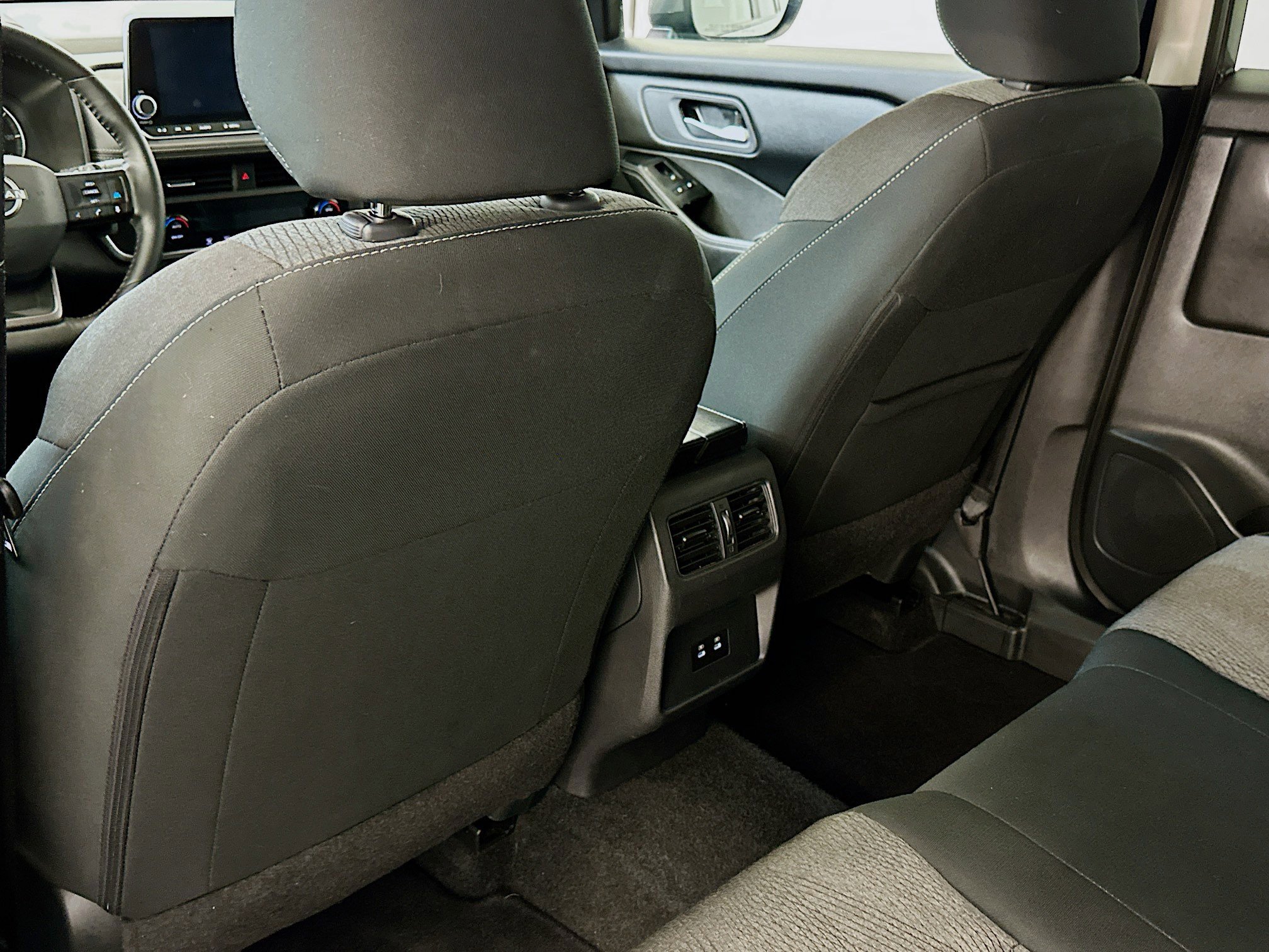 Used 2025 Nissan Rogue SV image 27