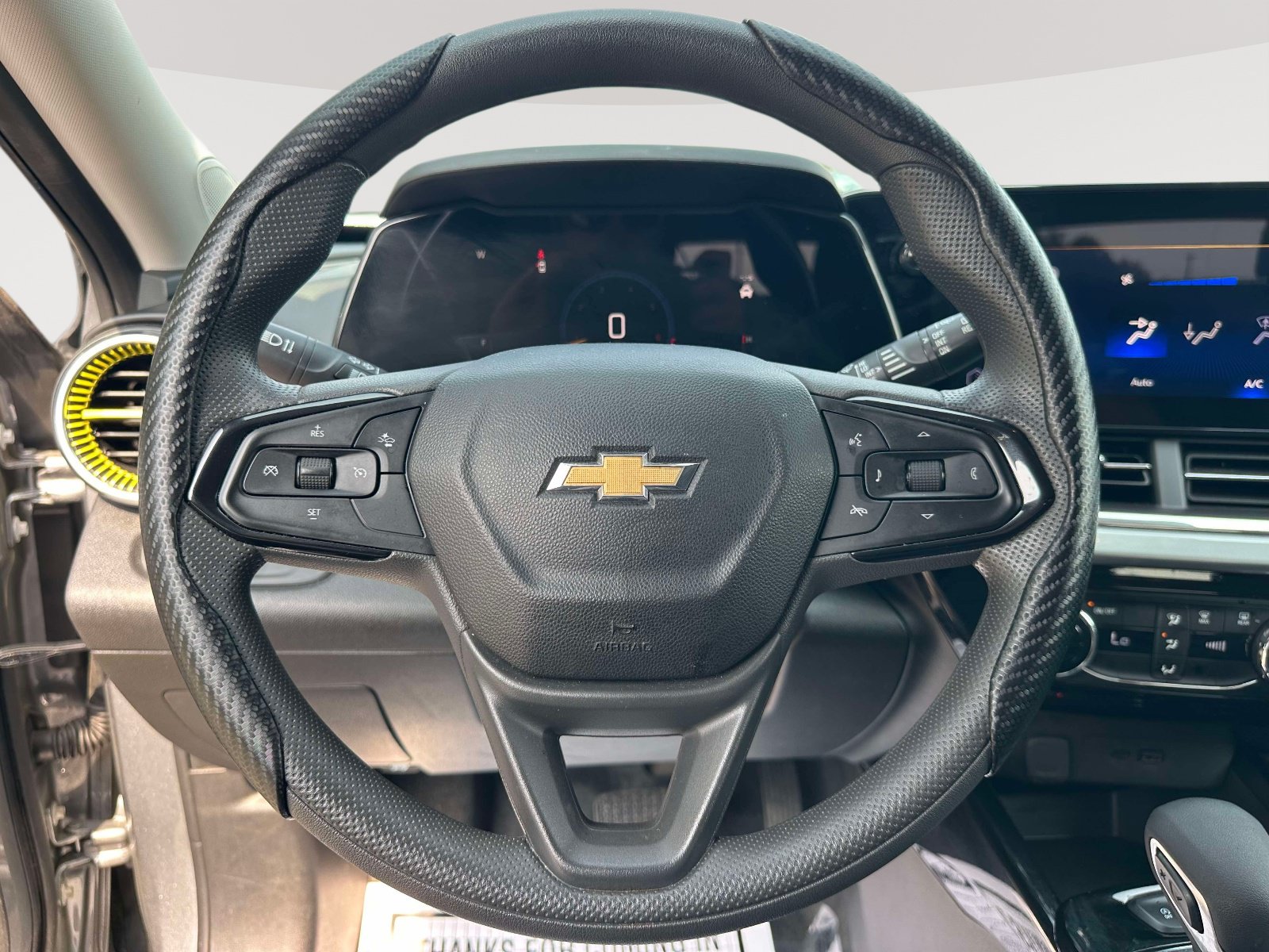 Used 2025 Chevrolet Trax LT FWD image 13