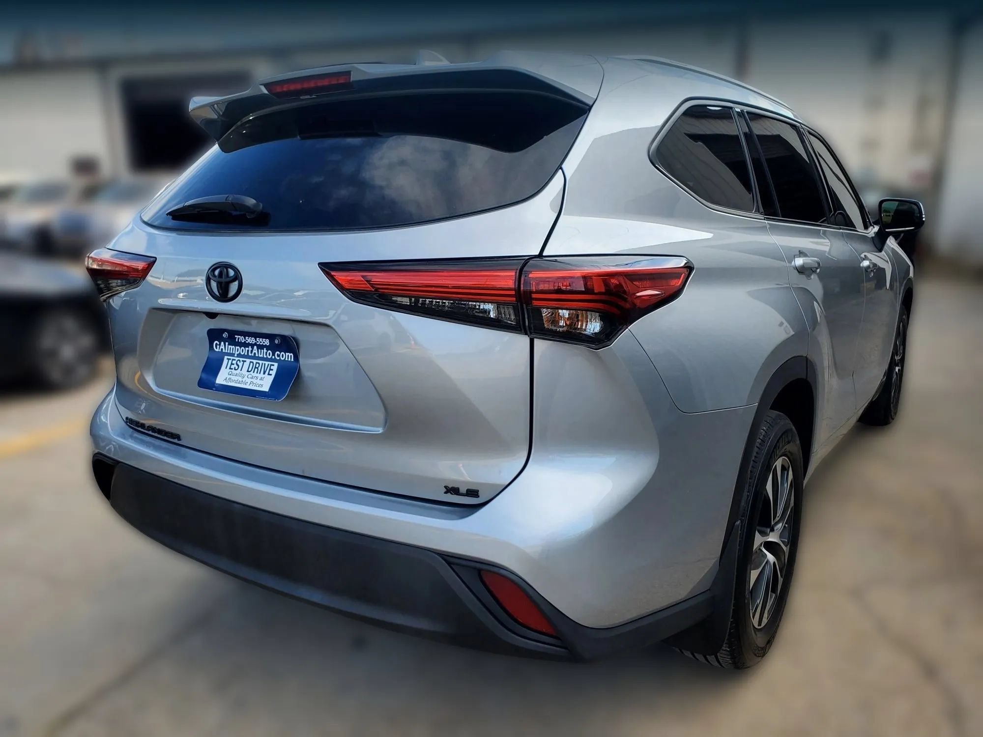 Used 2022 Toyota Highlander XLE FWD image 17