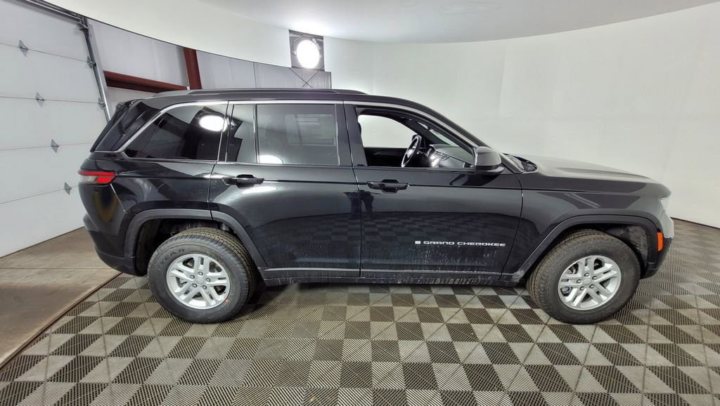 New 2025 Jeep Grand Cherokee Laredo w/ Luxury Tech Group I image 9