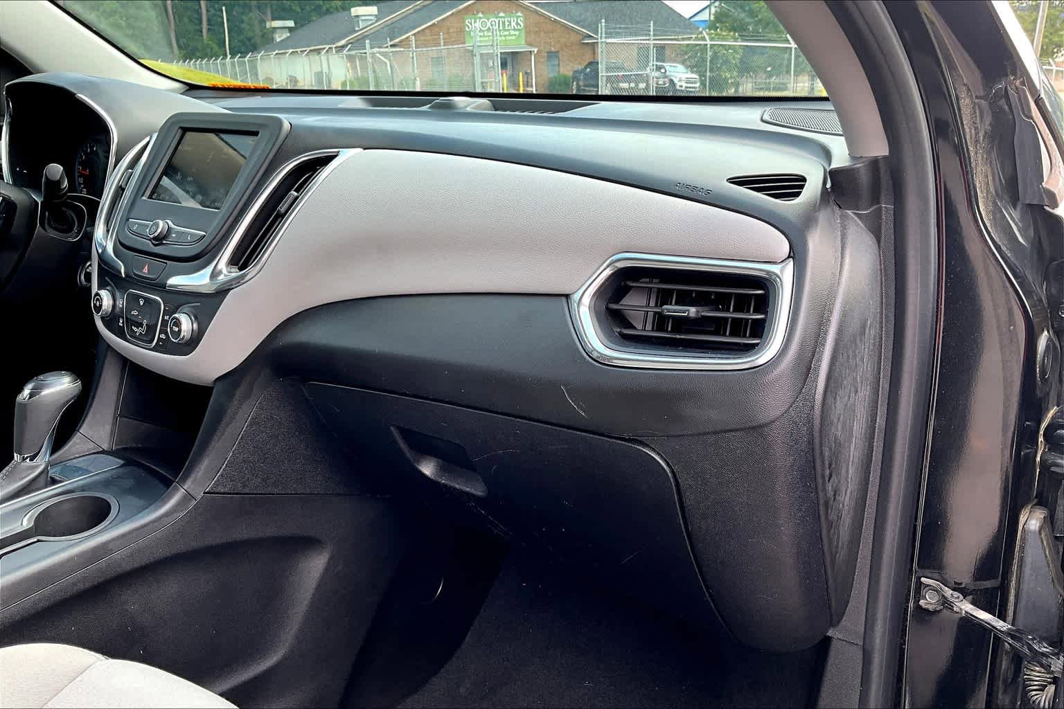 Used 2019 Chevrolet Equinox LS w/ LS Convenience Package image 18