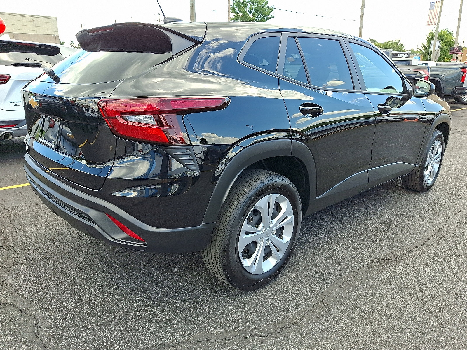 Used 2025 Chevrolet Trax LS image 5