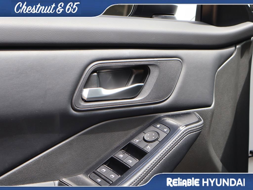 Used 2024 Nissan Rogue SV AWD/4WD image 23