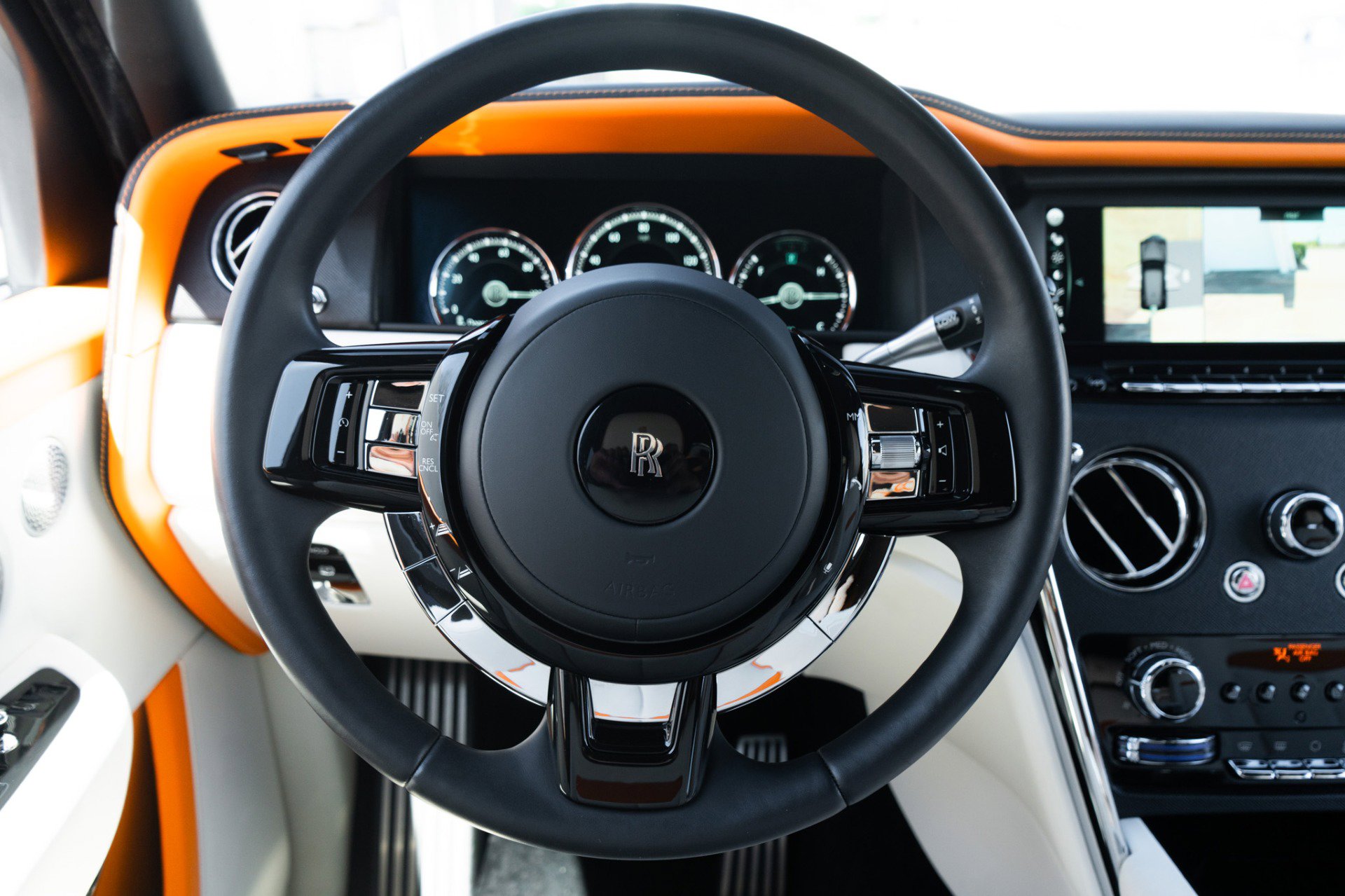 Used 2022 Rolls-Royce Cullinan w/ Cullinan Package image 10