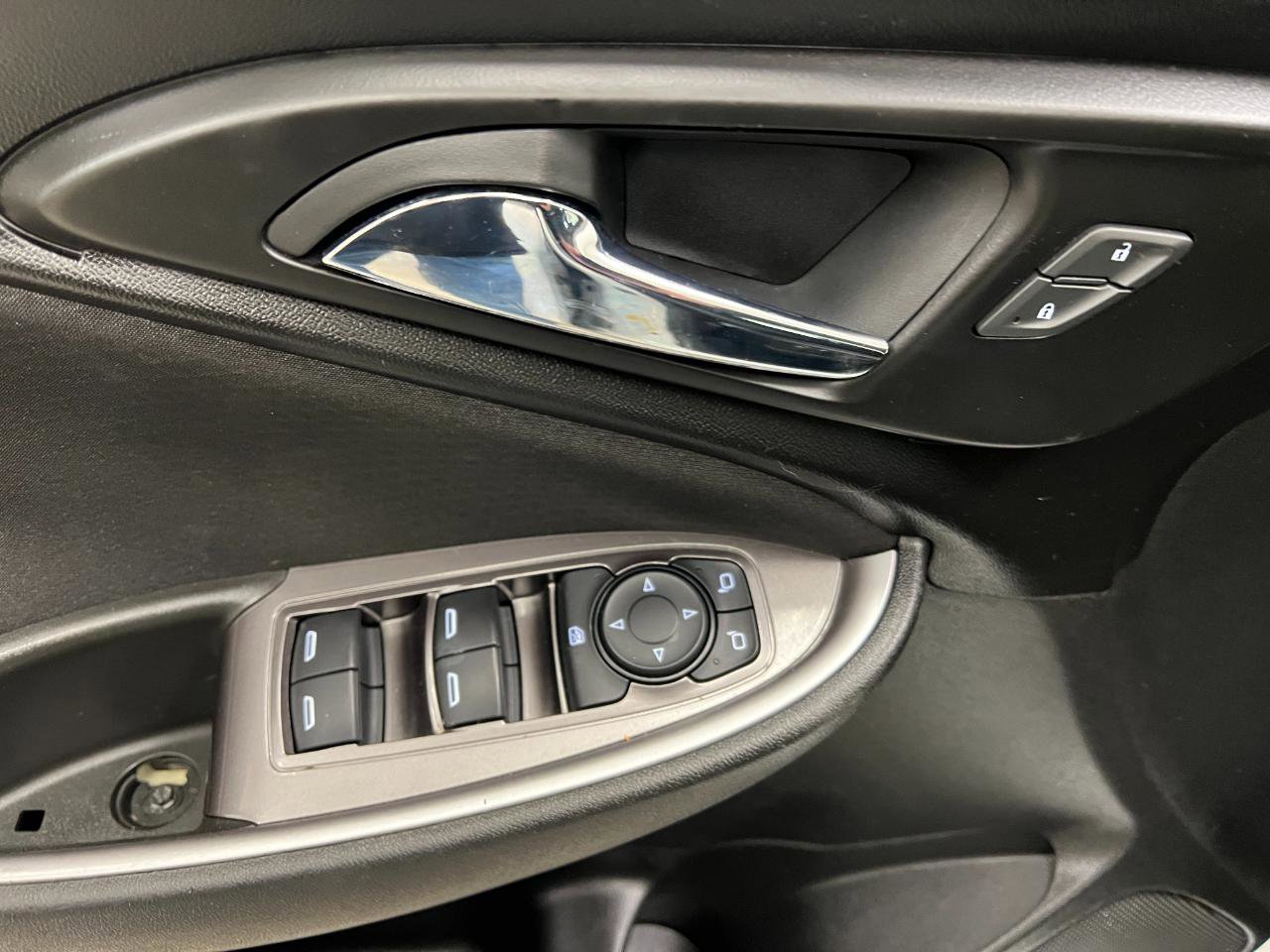 Used 2021 Chevrolet Malibu LS w/ Driver Confidence Package II FWD image 29
