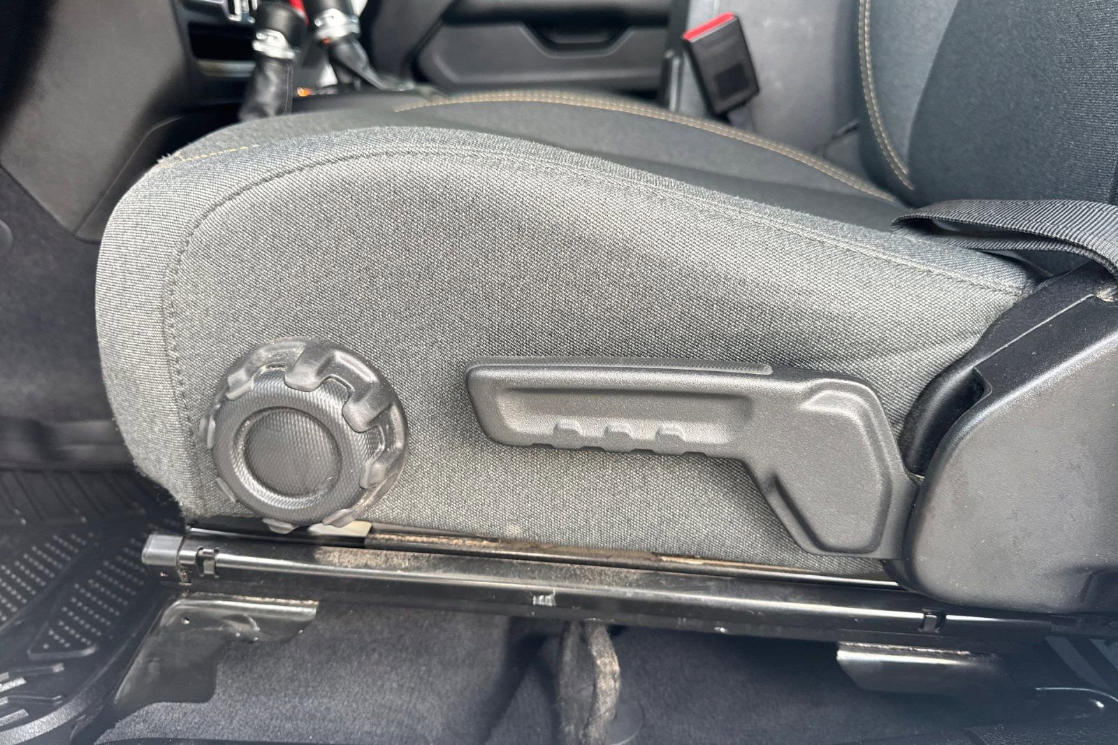 Used 2025 Jeep Wrangler Sahara image 12