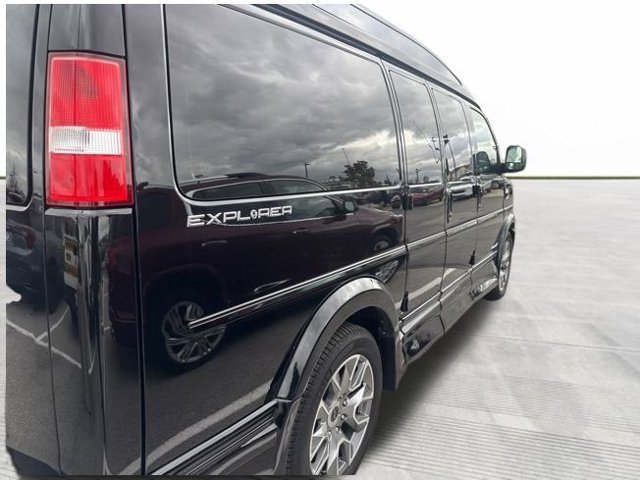 Used 2026 Chevrolet Express 2500 w/ Driver Convenience Package RWD image 6