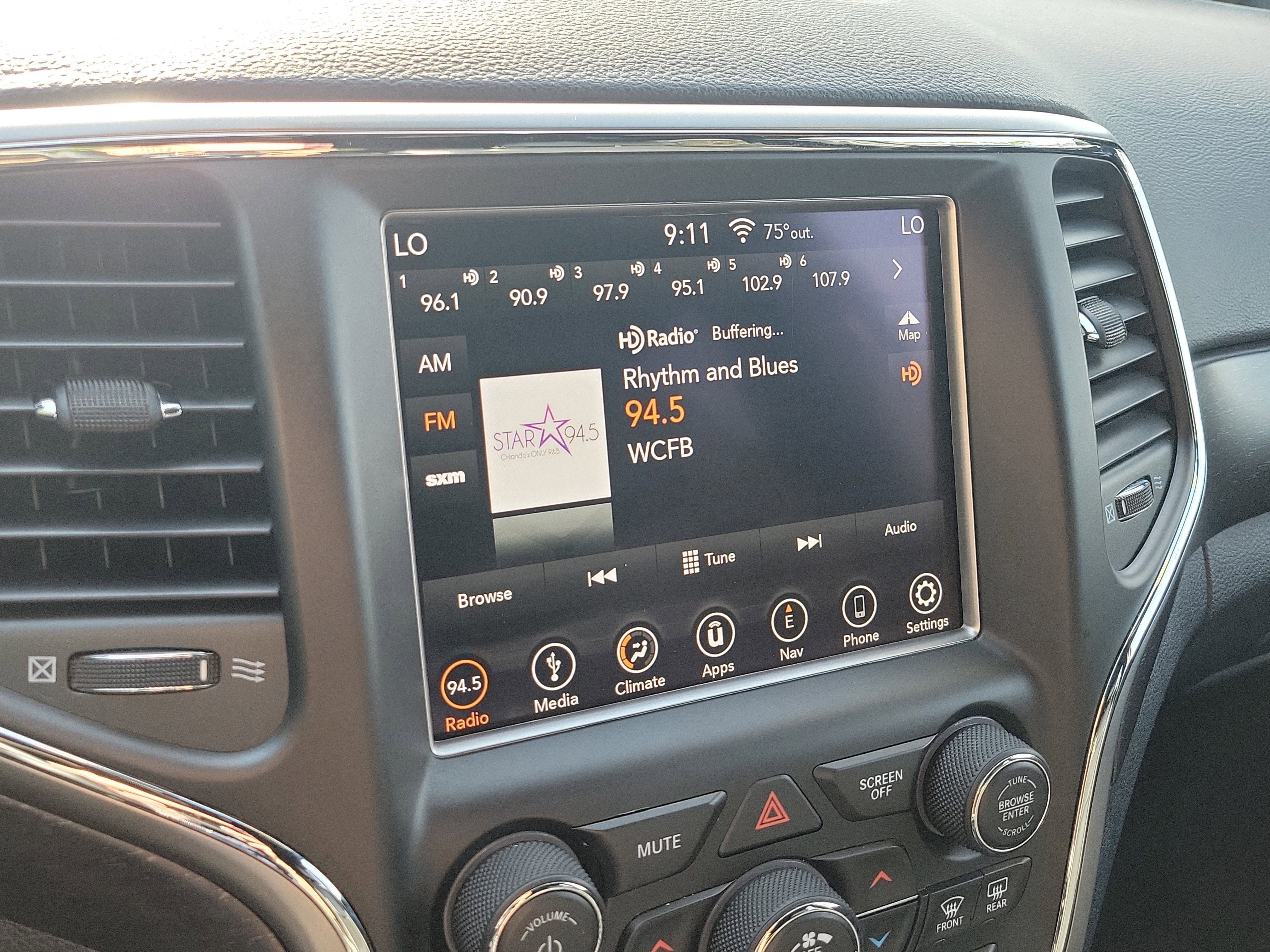 Used 2018 Jeep Grand Cherokee Altitude AWD/4WD image 30