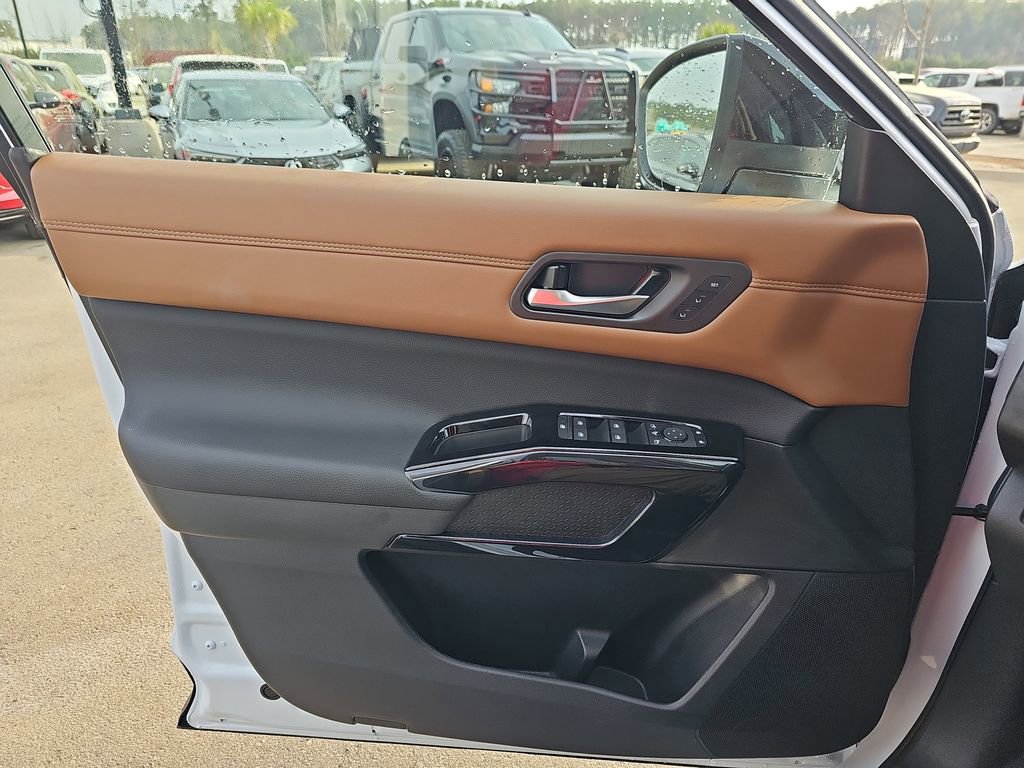 New 2026 Nissan Pathfinder Platinum w/ Lighting Package FWD image 31