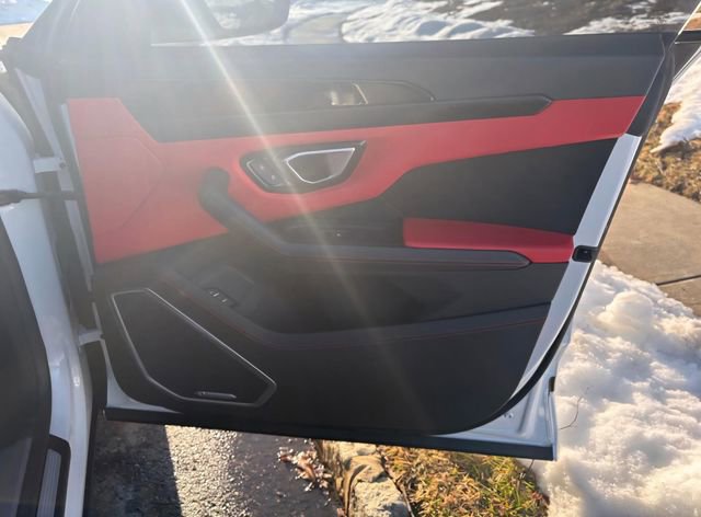 Used 2022 Lamborghini Urus image 28