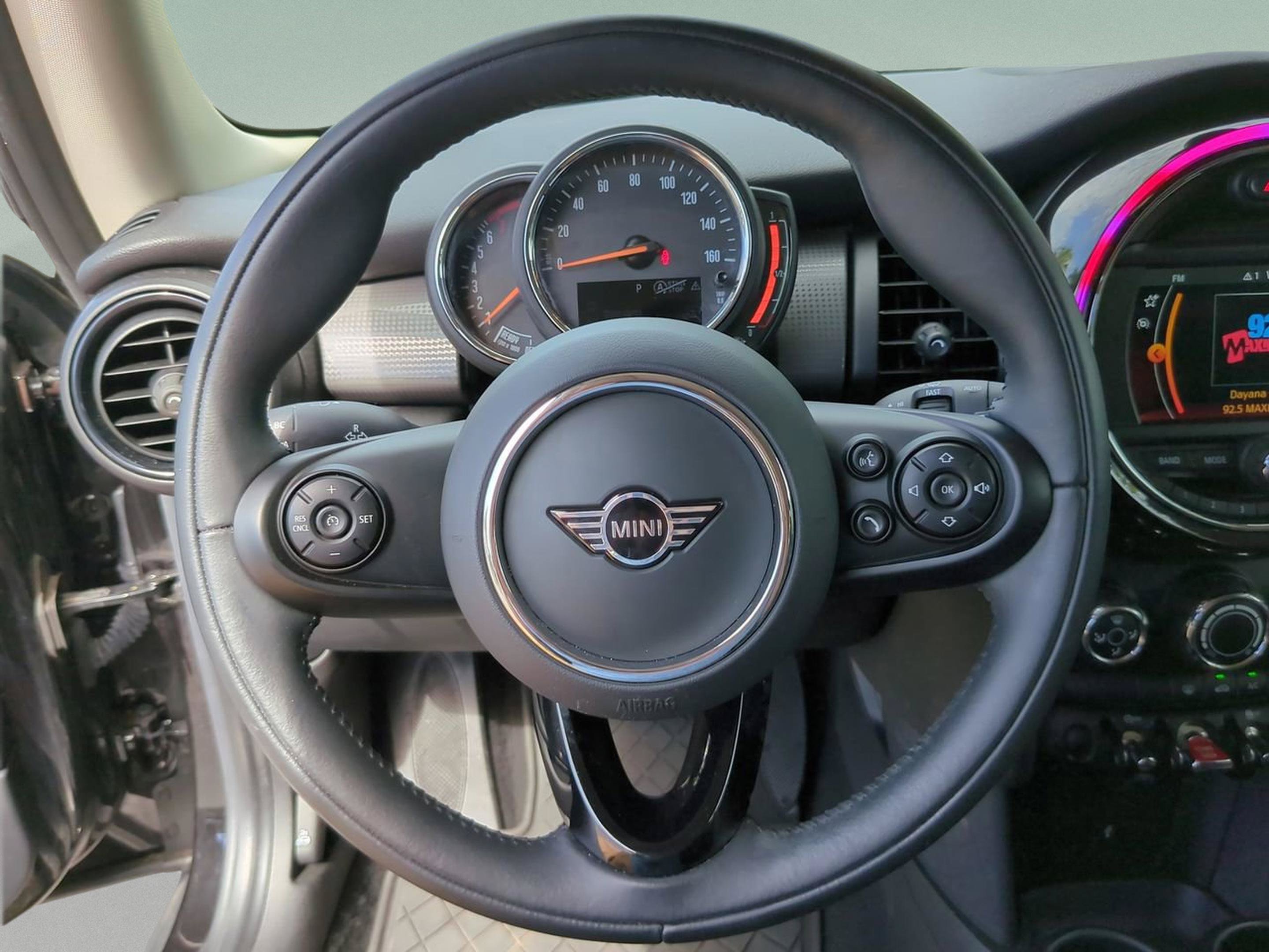Used 2021 MINI Cooper 2-Door Hardtop FWD image 11