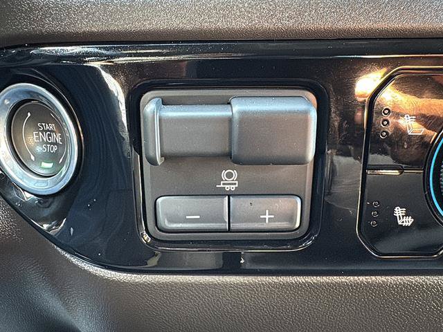 Used 2025 Chevrolet Silverado 2500 LT w/ Convenience Package AWD/4WD image 30