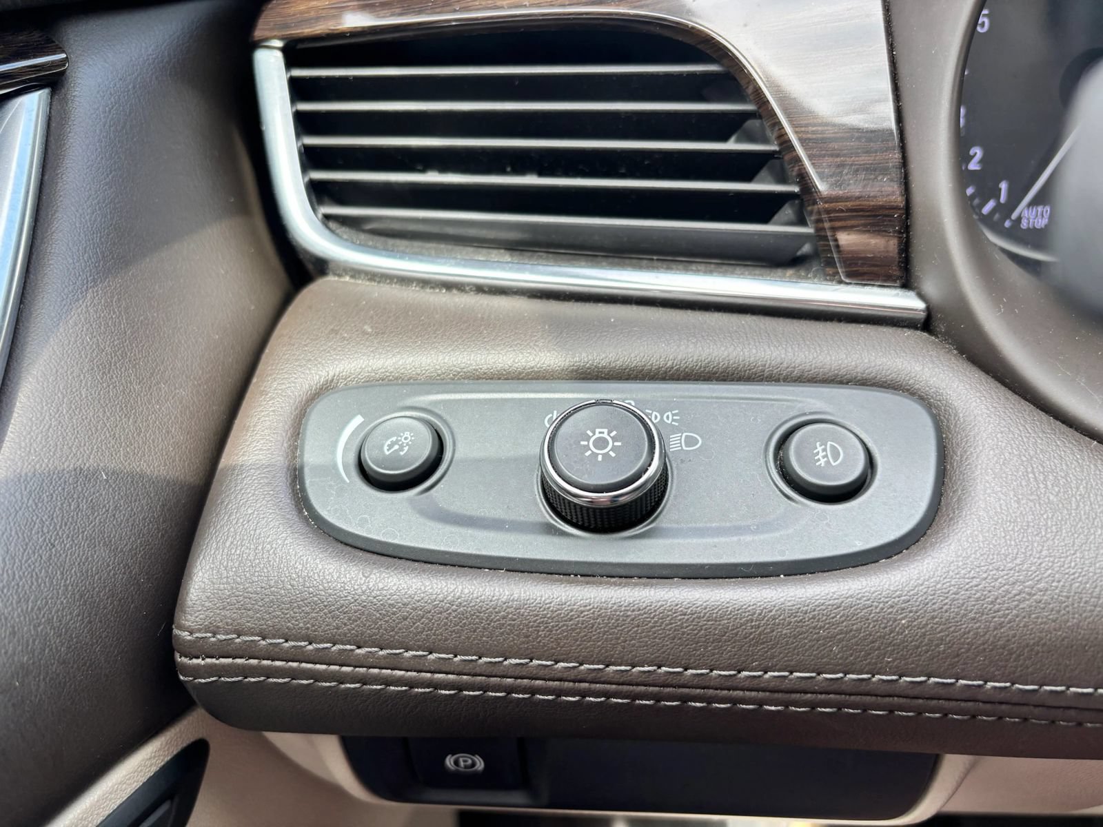 Used 2017 Buick LaCrosse Essence FWD image 28