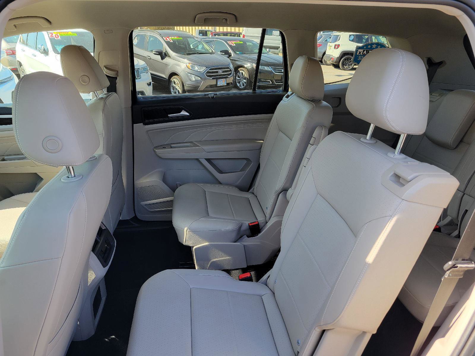 Used 2021 Volkswagen Atlas SE w/ Towing Package AWD/4WD image 6