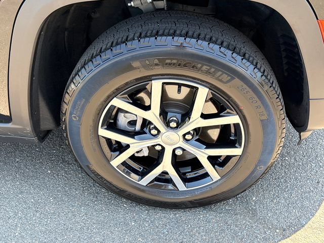 Used 2023 Jeep Grand Cherokee L Limited AWD/4WD image 7