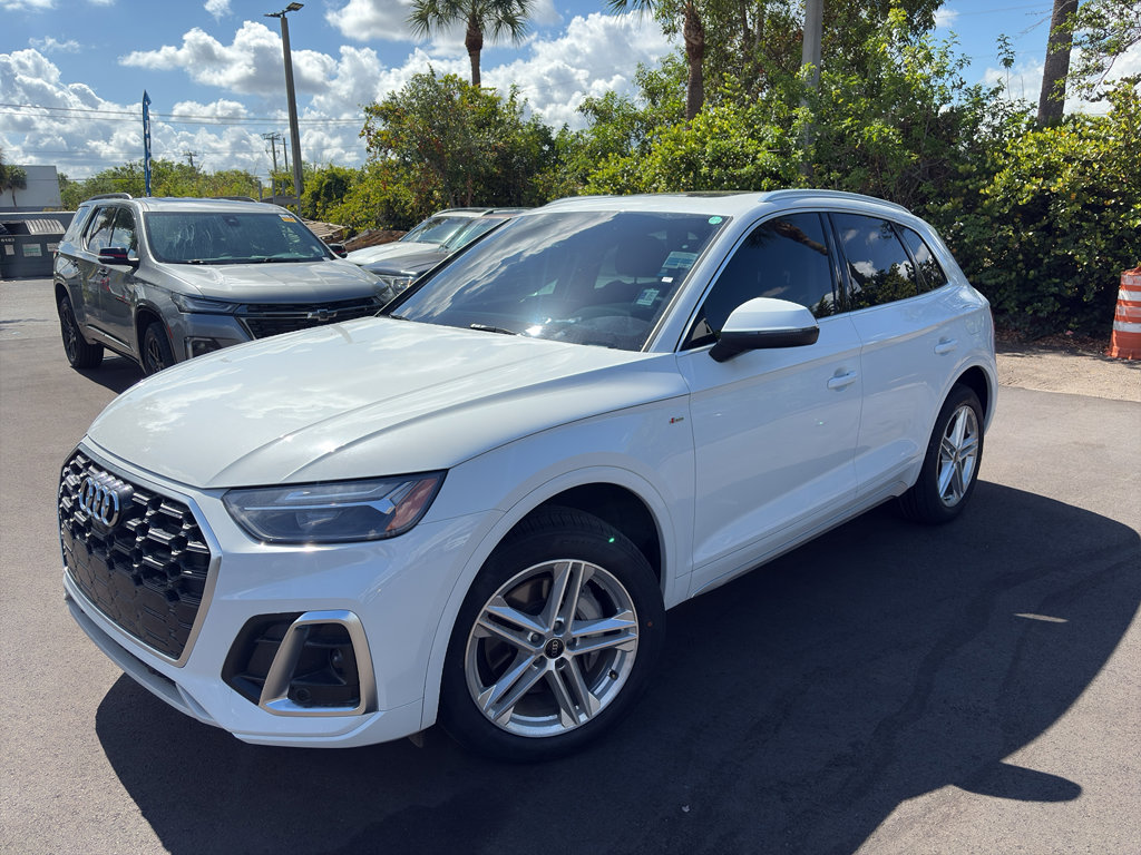 Used 2024 Audi Q5 e Premium Plus w/ Premium Plus Package AWD/4WD image 3