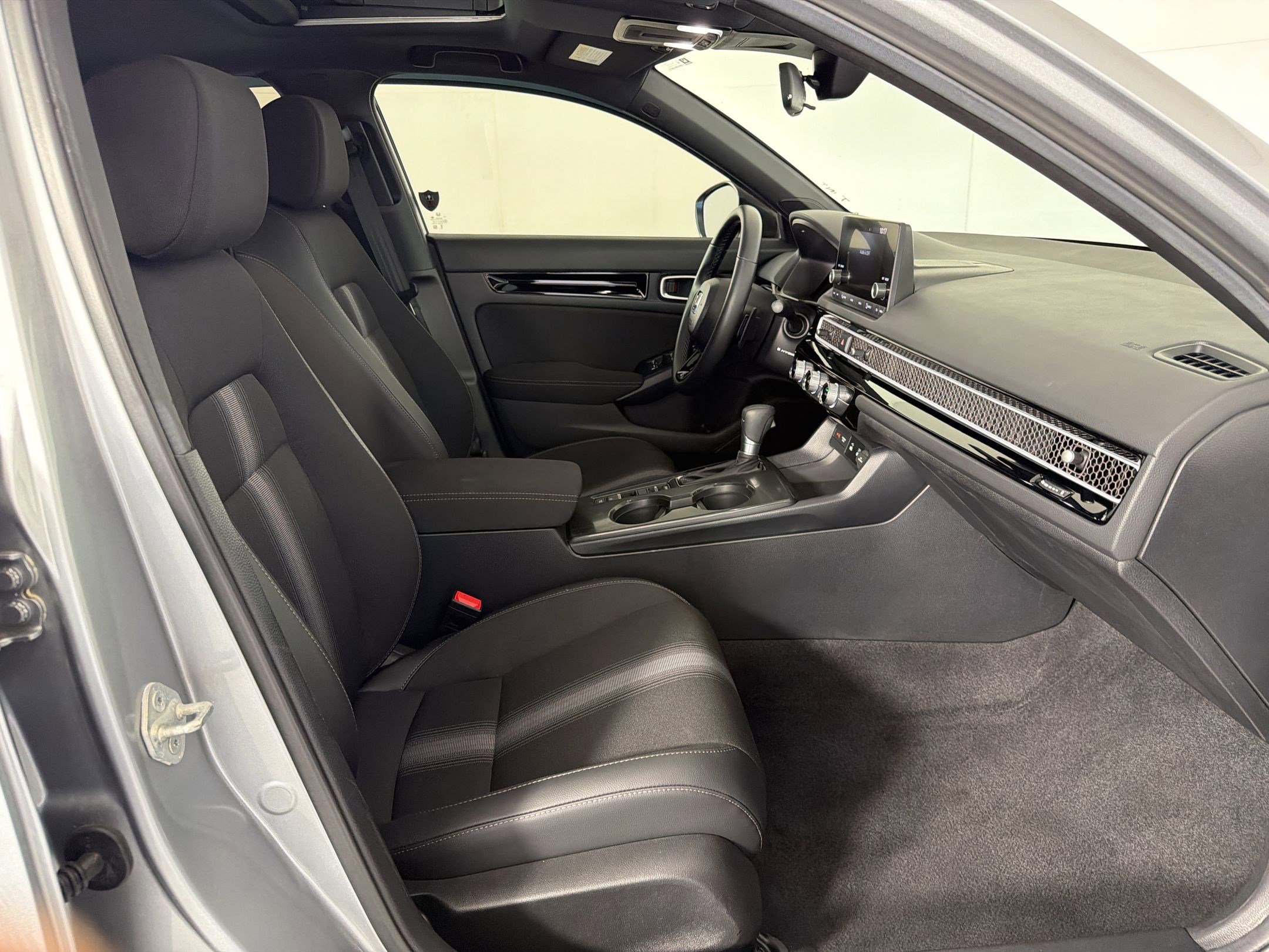 Used 2025 Honda Civic Sport image 30