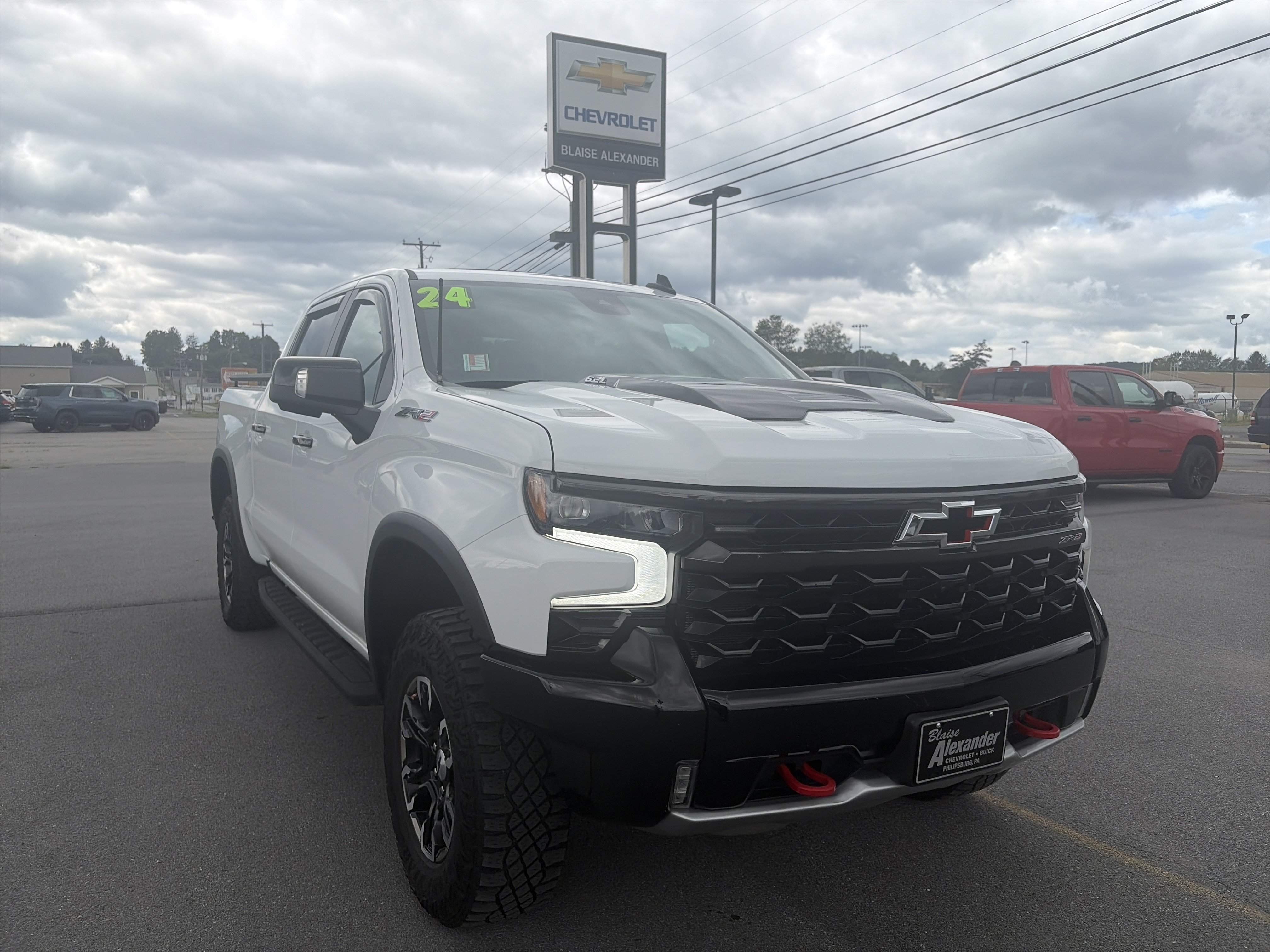 Used 2024 Chevrolet Silverado 1500 ZR2 w/ Technology Package AWD/4WD image 1