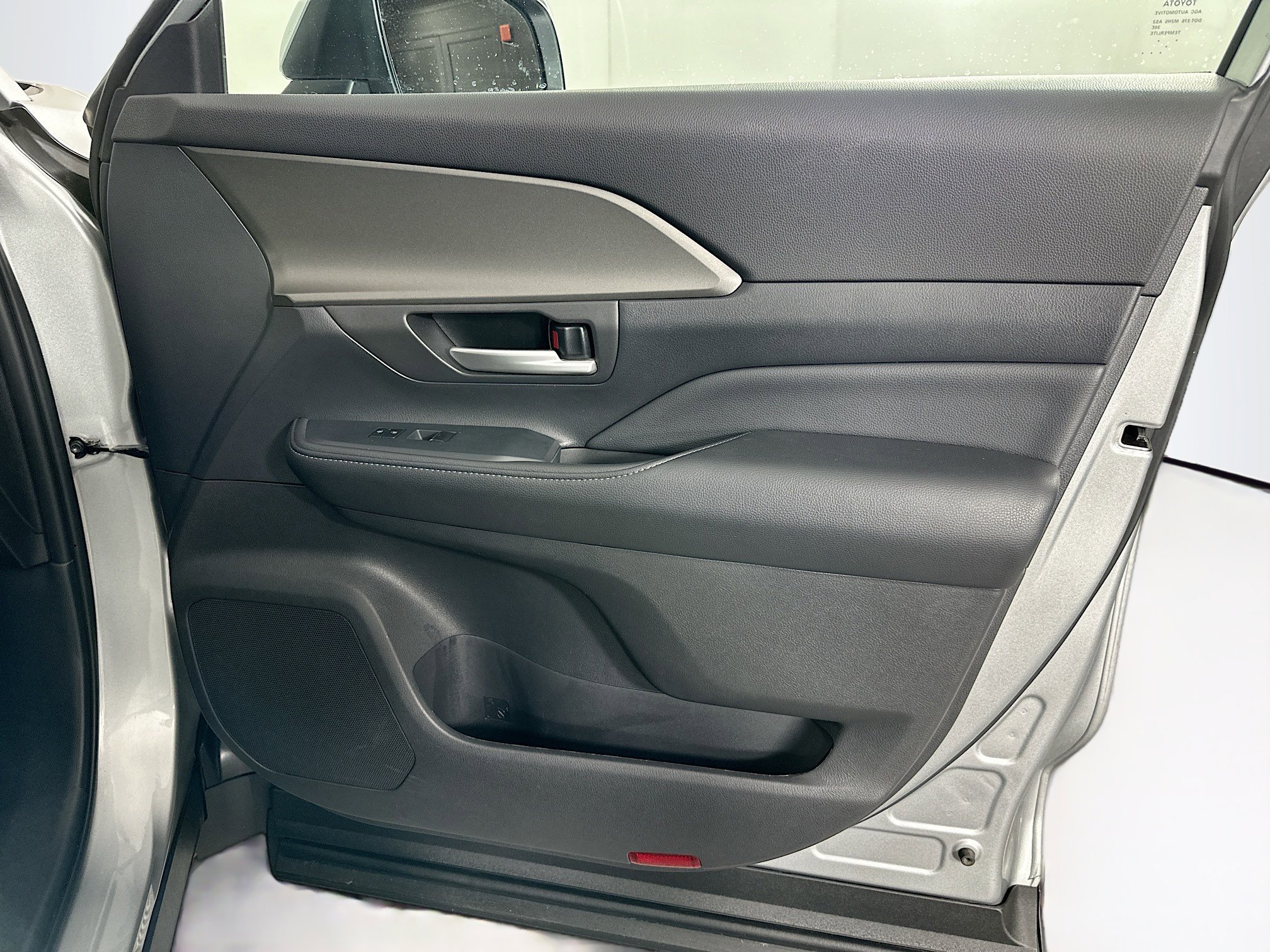 Used 2025 Toyota Grand Highlander AWD image 33