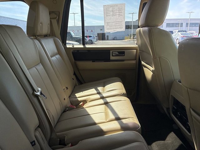 Used 2017 Ford Expedition XLT w/ Equipment Group 202A AWD/4WD image 23