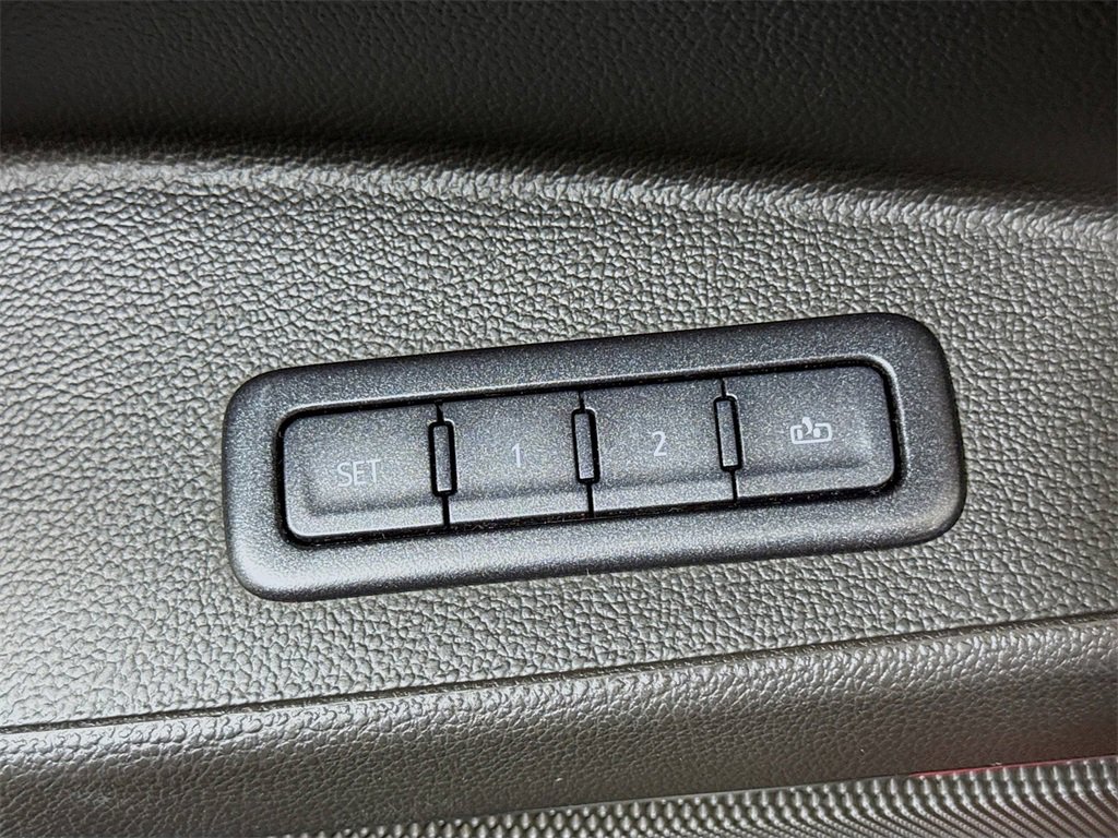 Used 2020 Chevrolet Suburban LT image 19