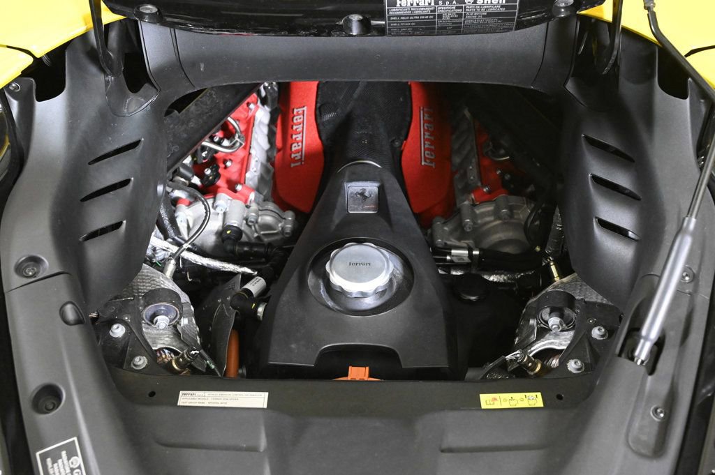 Used 2022 Ferrari SF90 Spider Base image 5