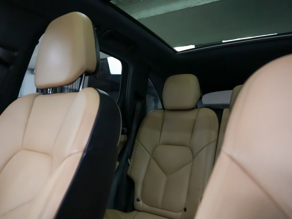 Used 2016 Porsche Cayenne image 35