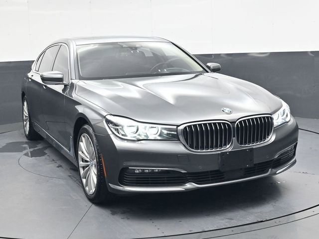 Used 2018 BMW 740i image 10