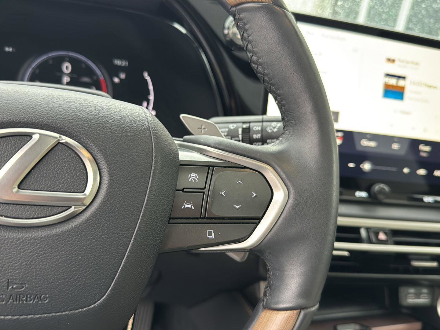 Used 2023 Lexus RX 350 w/ Accessory Package (Z1) image 19