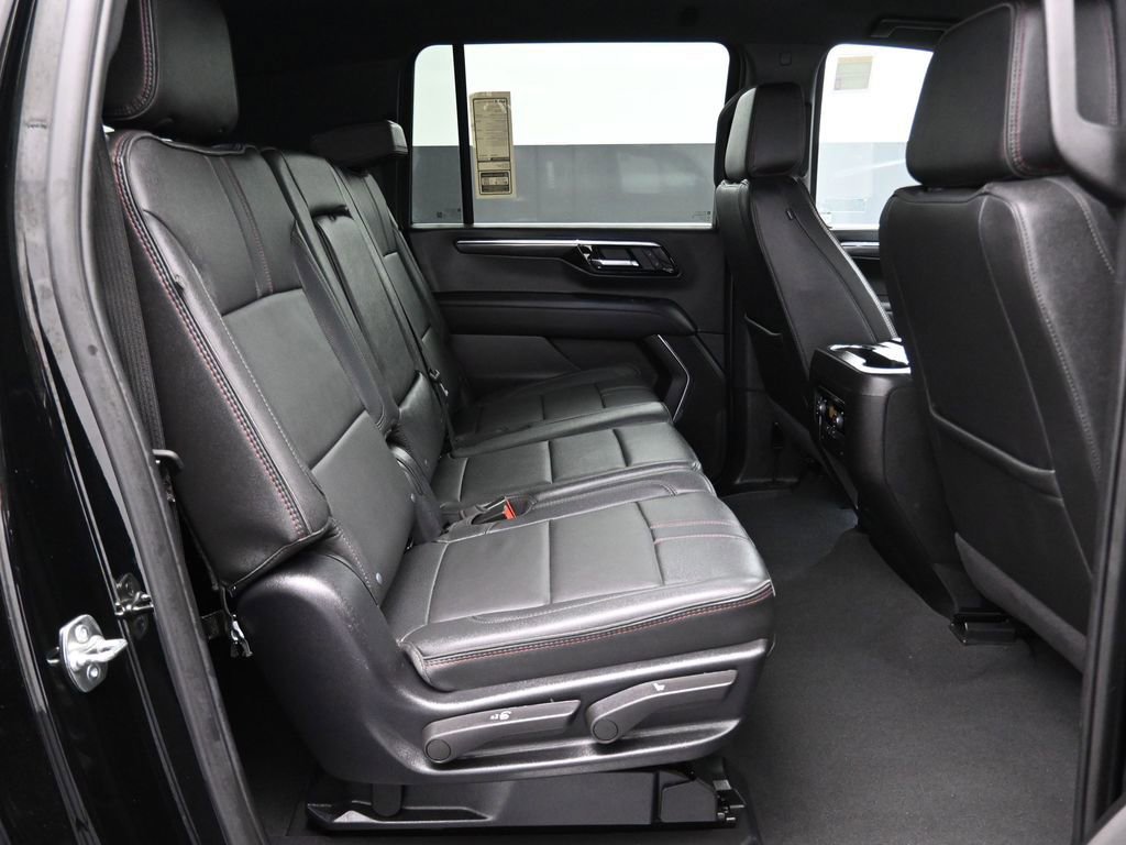 Used 2025 Chevrolet Suburban RST image 15