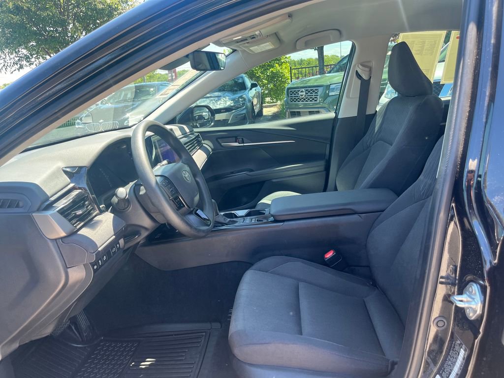 Used 2025 Toyota Camry LE w/ Convenience Package FWD image 10