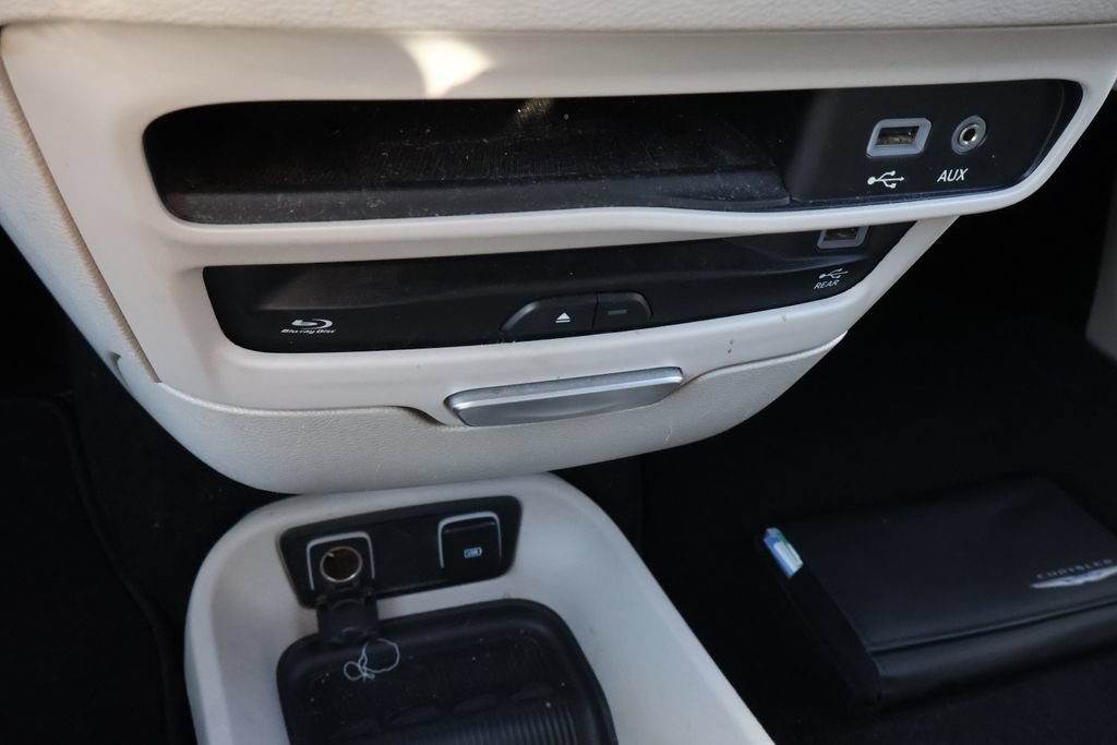 Used 2017 Chrysler Pacifica Touring-L Plus FWD image 26