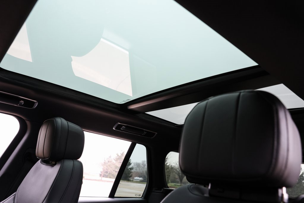 Used 2025 Land Rover Range Rover SE image 41