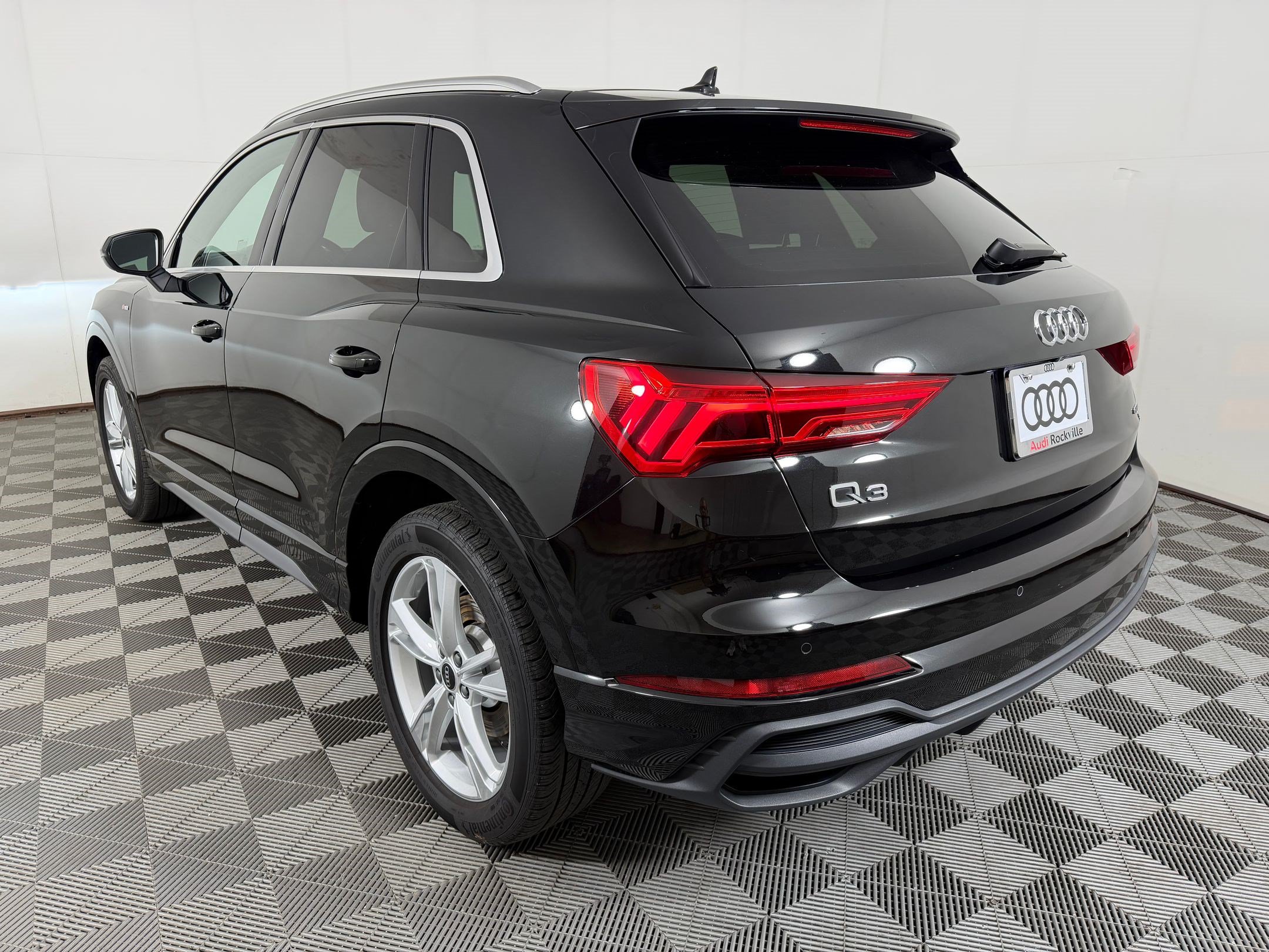 Certified 2023 Audi Q3 2.0T Premium w/ 19" Wheel Package AWD/4WD image 3