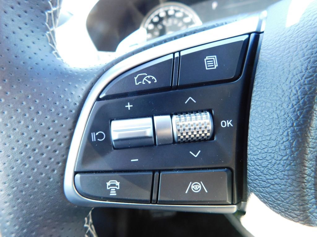 Used 2025 Genesis G70 3.3T Advanced image 19