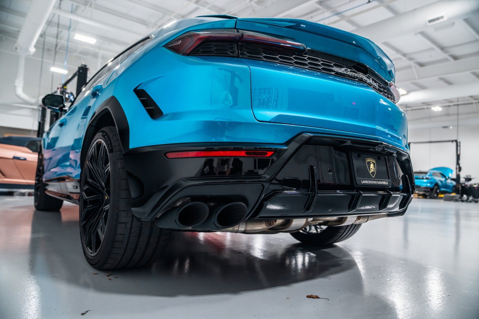 Used 2025 Lamborghini Urus SE AWD/4WD image 36