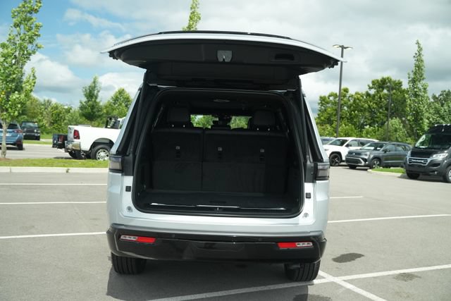 New 2026 Jeep Grand Wagoneer Summit AWD/4WD image 16